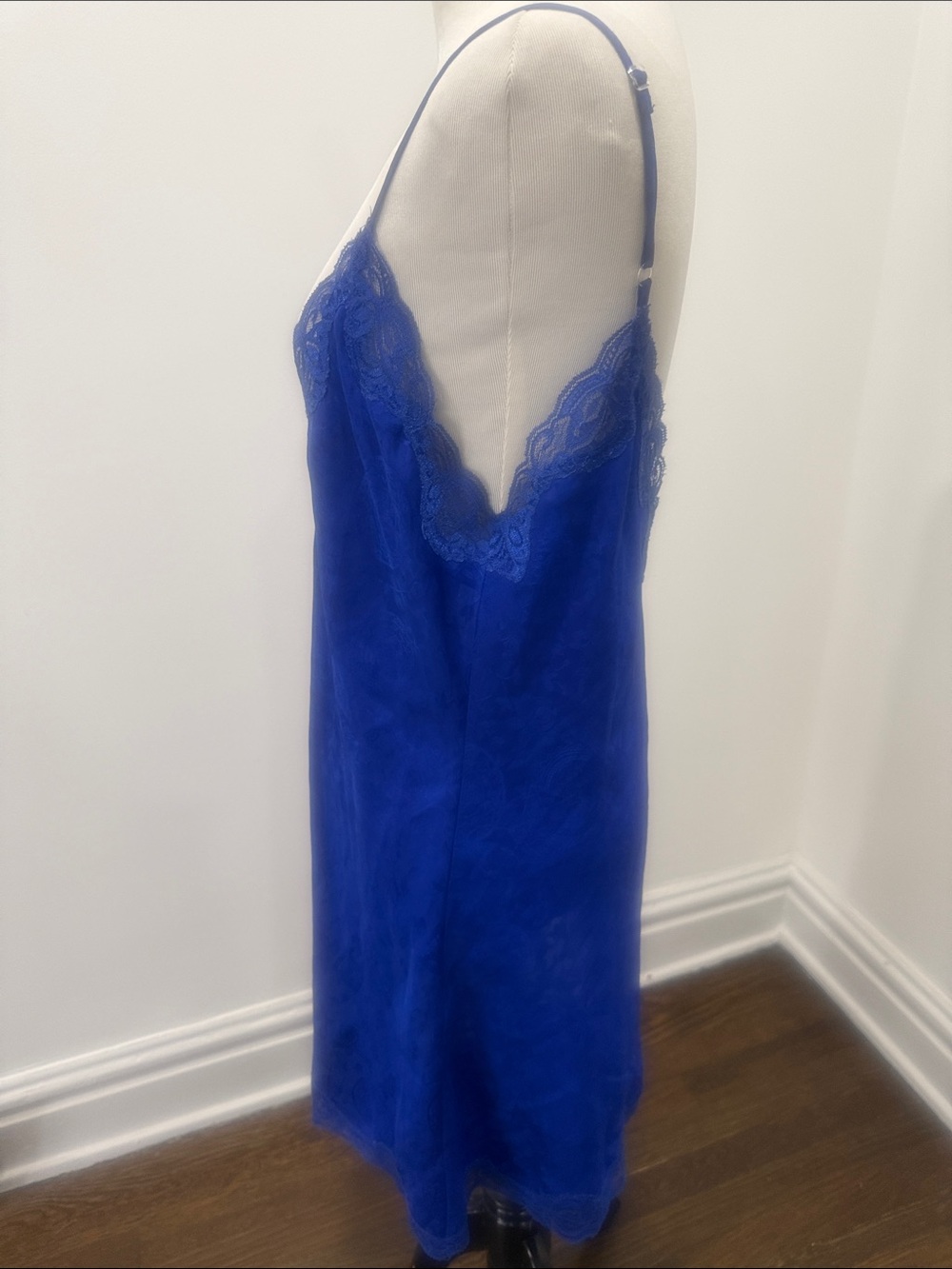 Vntg Victoria’s Secret Gold Label Blue Lace Trim Satin Robe & Chemise Set M/SP - Picture 4 of 10